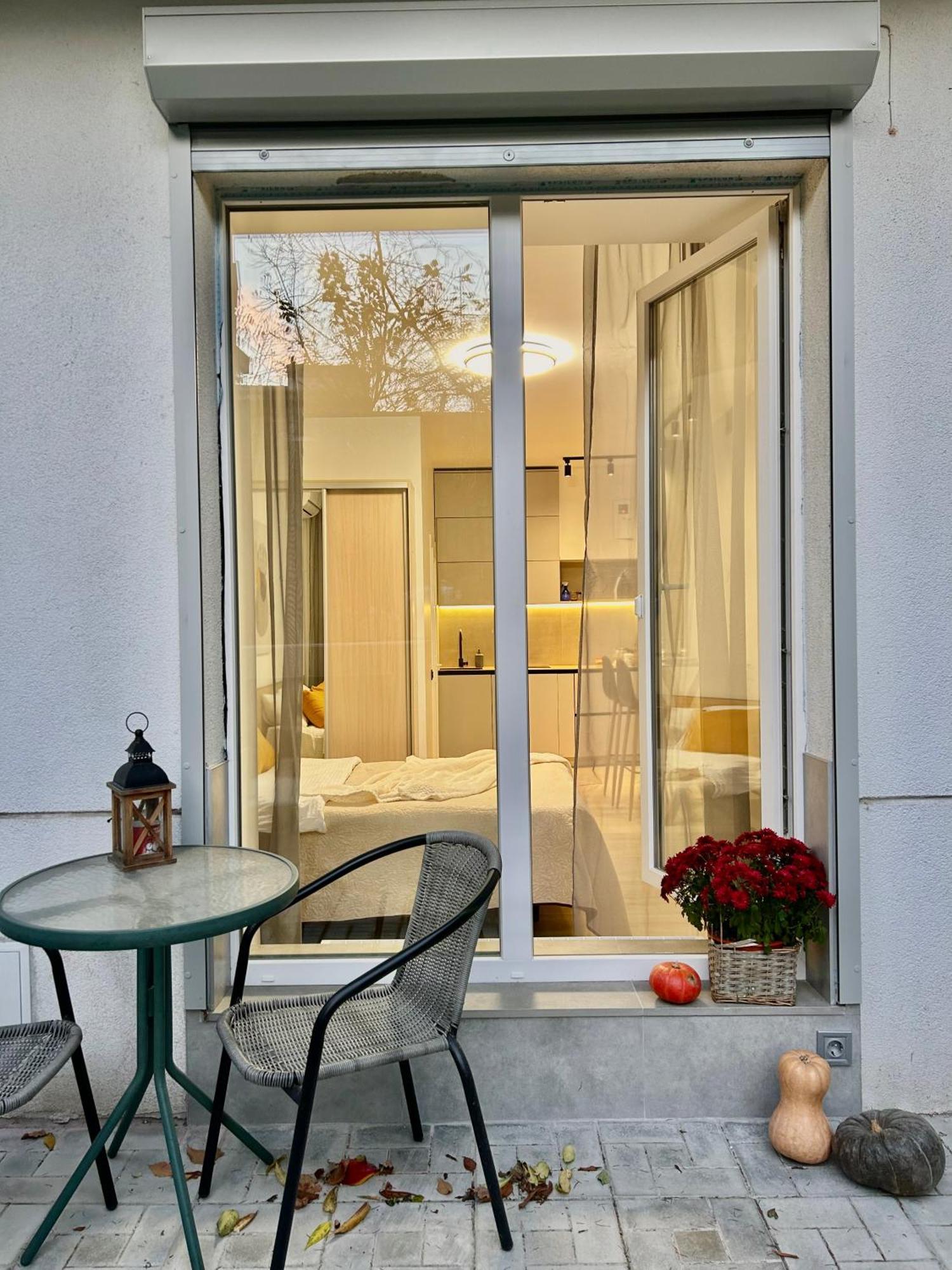 Miamo студія з терасою вул кубійовича 20 Apartment